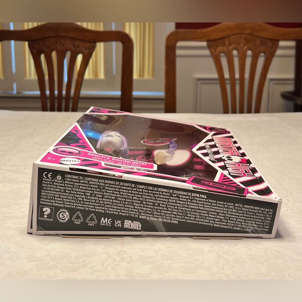 Monster High Spectra Vondergeist Doll with Pink and Black Ensemble - Picture 6 of 6